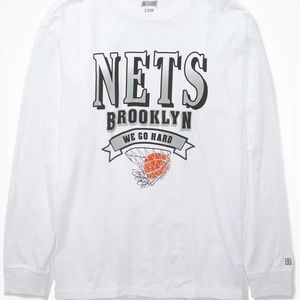 Tailgate Women's Brooklyn Nets Long Sleeve Oversized T-Shirt